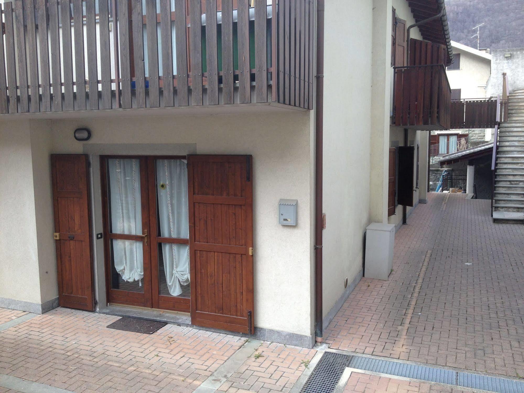 Lanterna Apartments Chiesa in Valmalenco Exterior foto