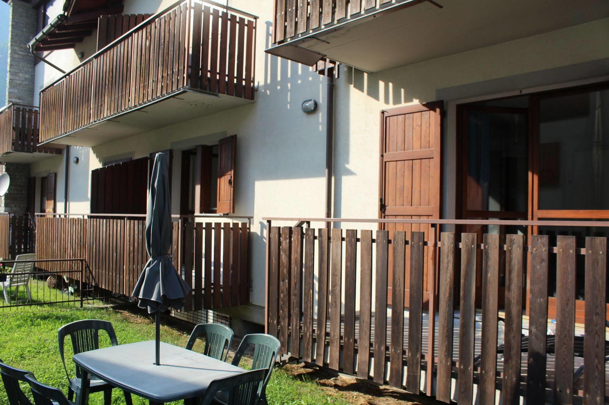 Lanterna Apartments Chiesa in Valmalenco Exterior foto